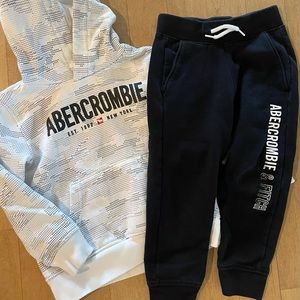 Abercrombie kids boys size 5/6 jogger set